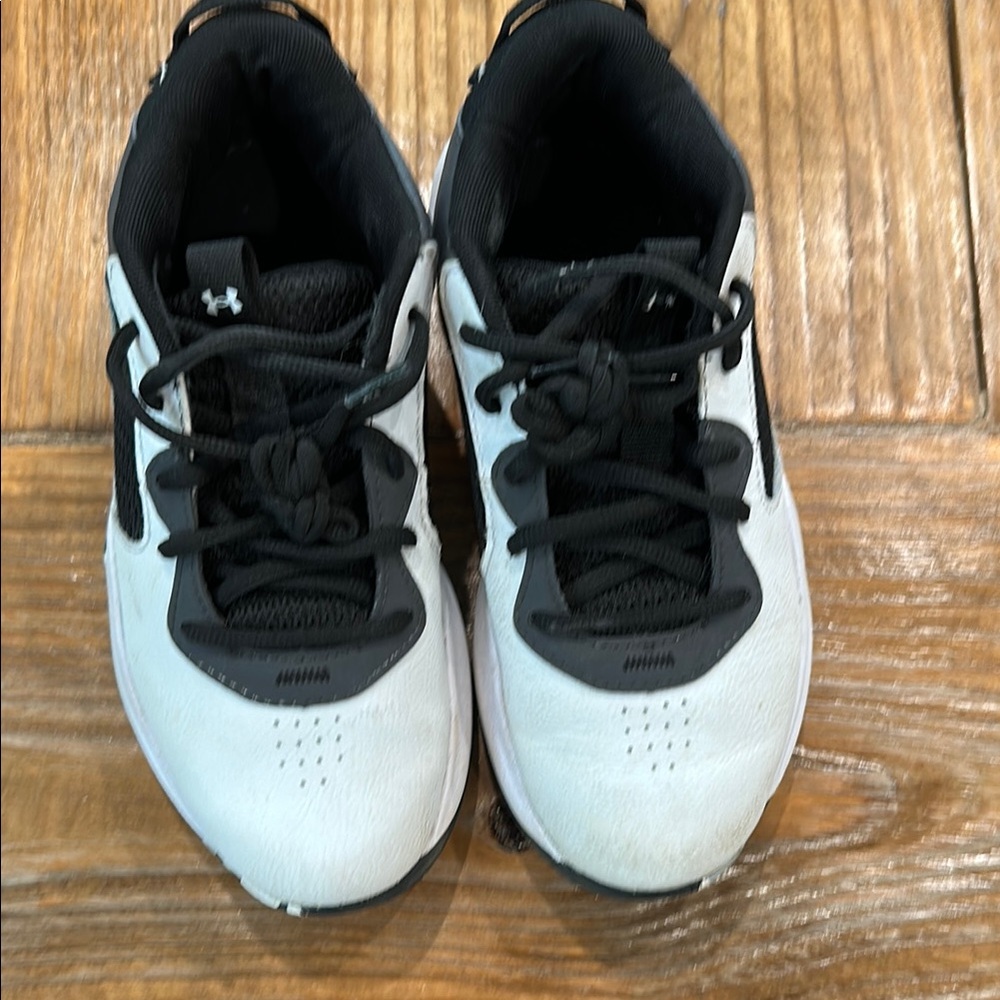 Under Armour Black and White Basketball Sneakers Athletic Design